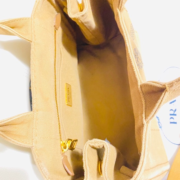 Pre-love Prada Canapa (SOLD) - Picture 5 of 10